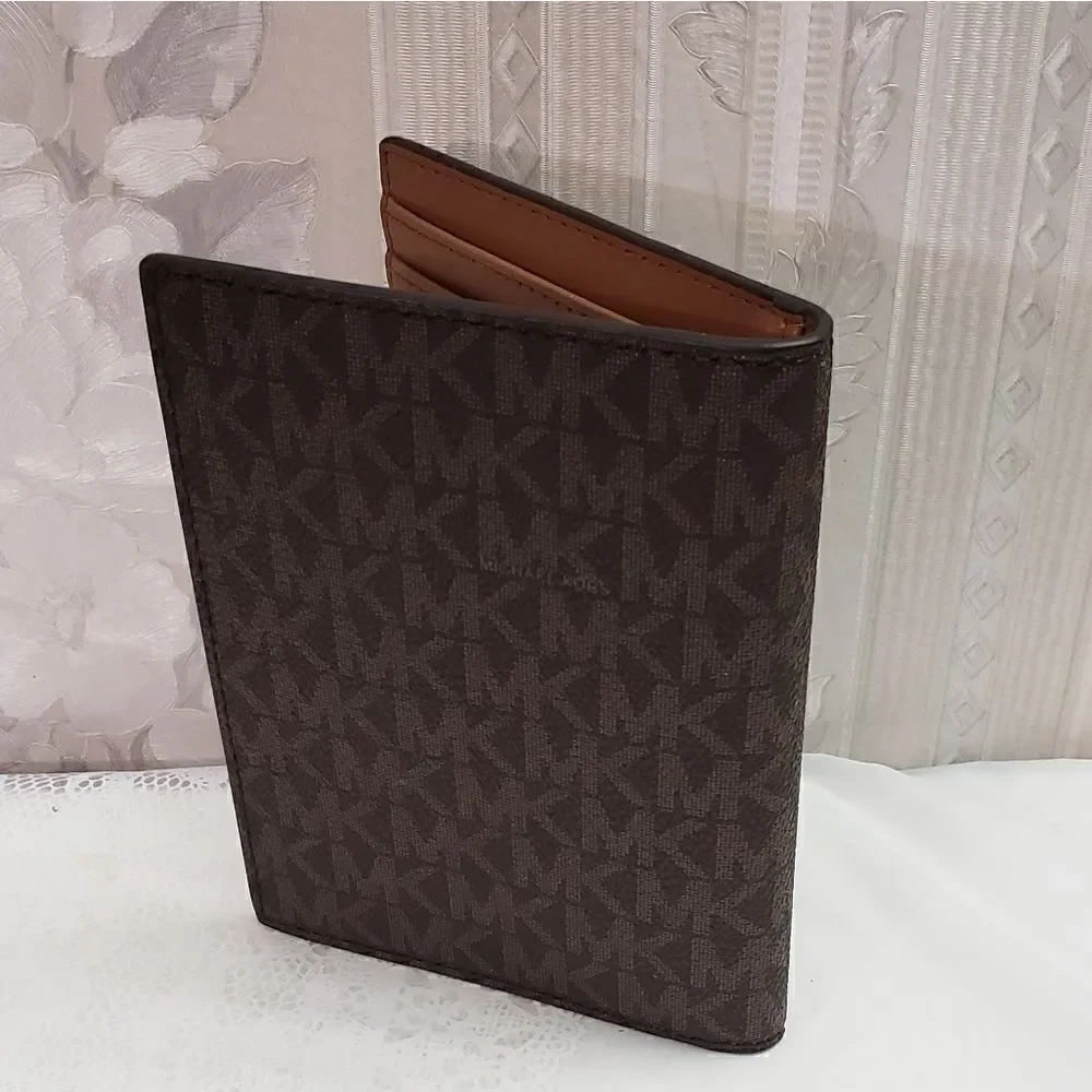 Michael Kors Bedford Teavel Logo Passport  Wallet NWOT